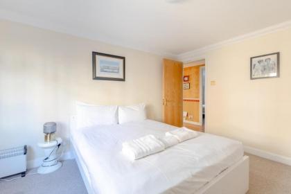 Spacious 3BD Flat - 14 Mins to Buckingham Palace! - image 18