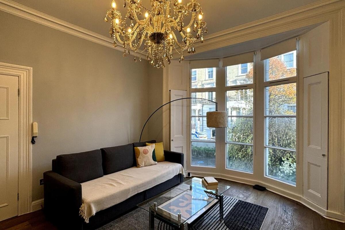 Elegant & Beautifully Presented 1BD Flat- Chelsea! - main image