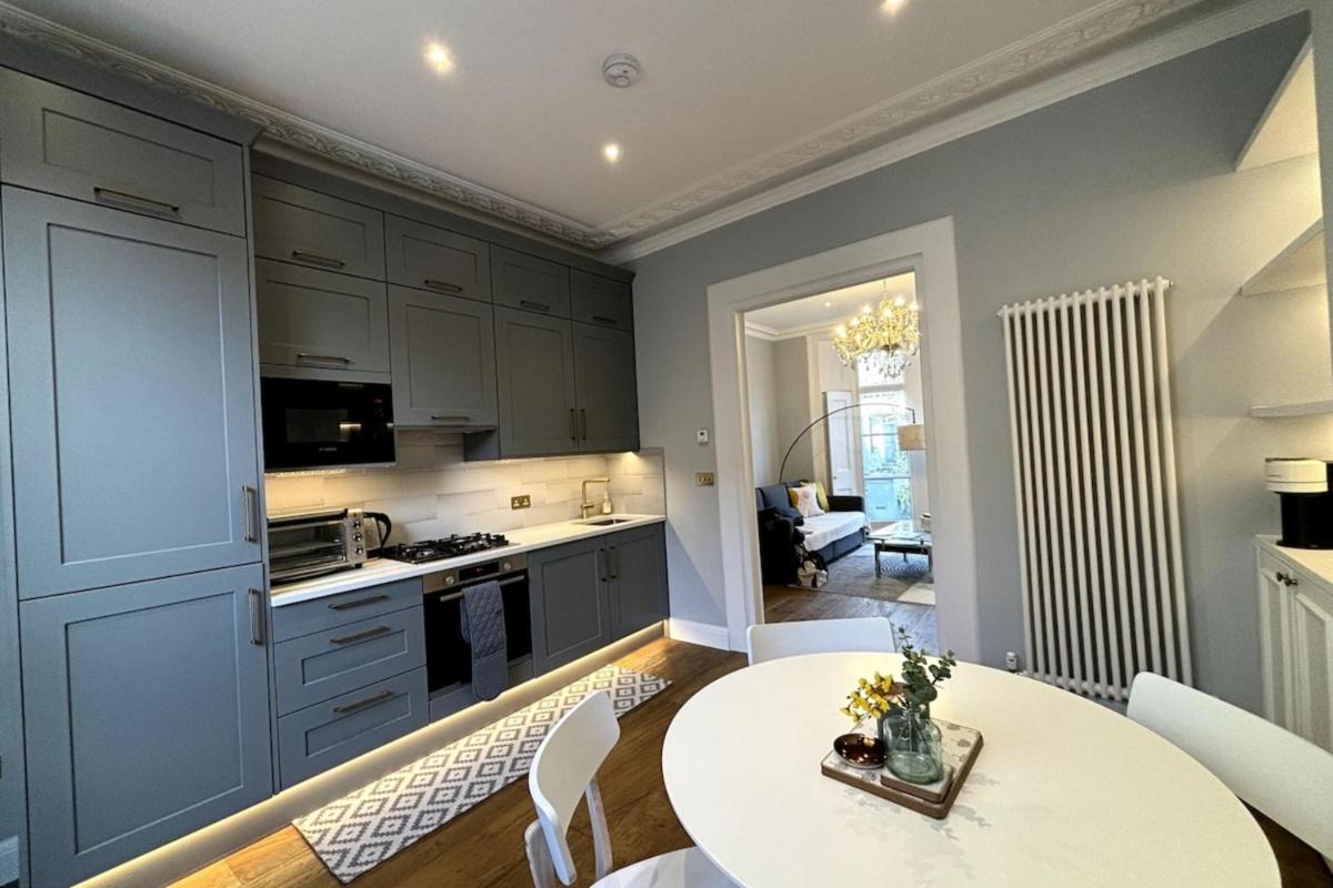 Elegant & Beautifully Presented 1BD Flat- Chelsea! - image 2