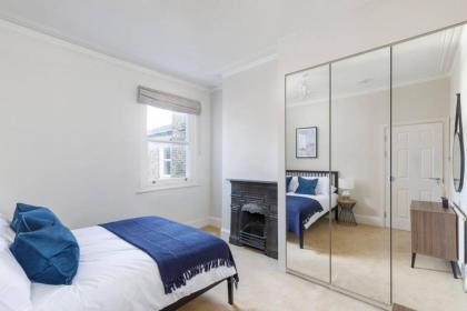 Family-Friendly 2-Bedroom Home with Terrace in the Heart of Fulham London - image 12