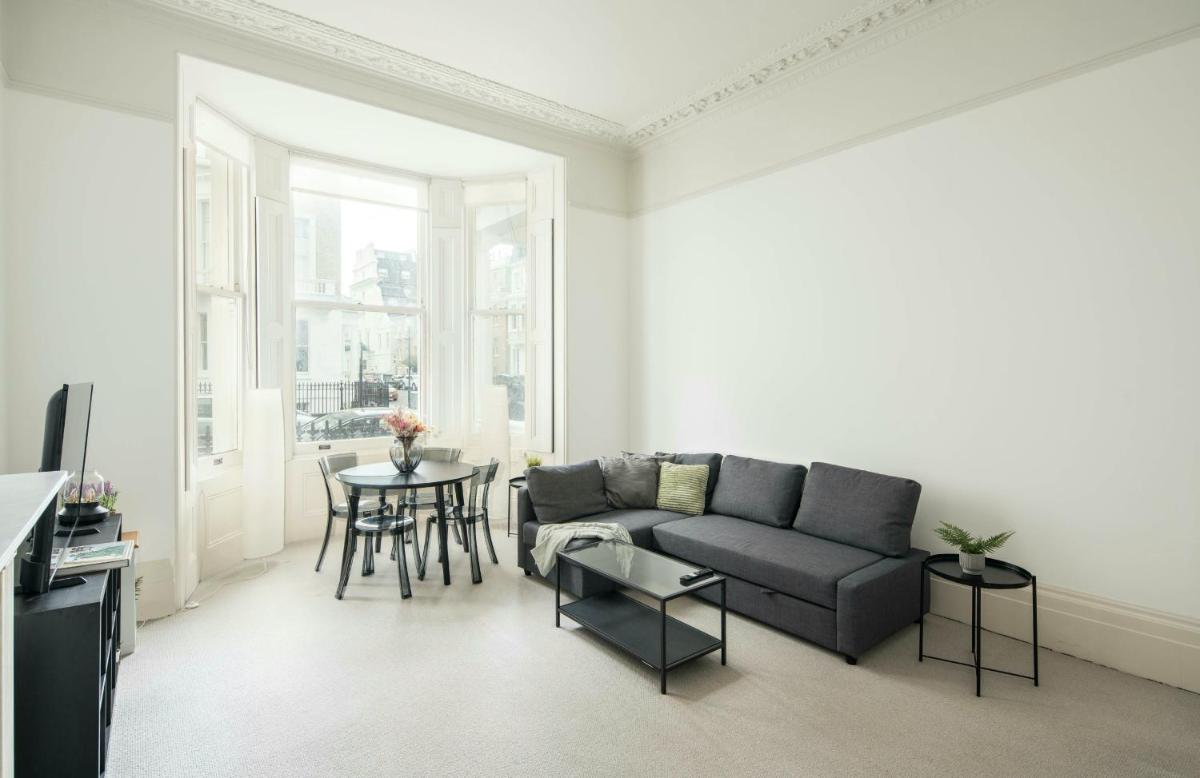 Remarkable 2-Bed Apartment in London - main image