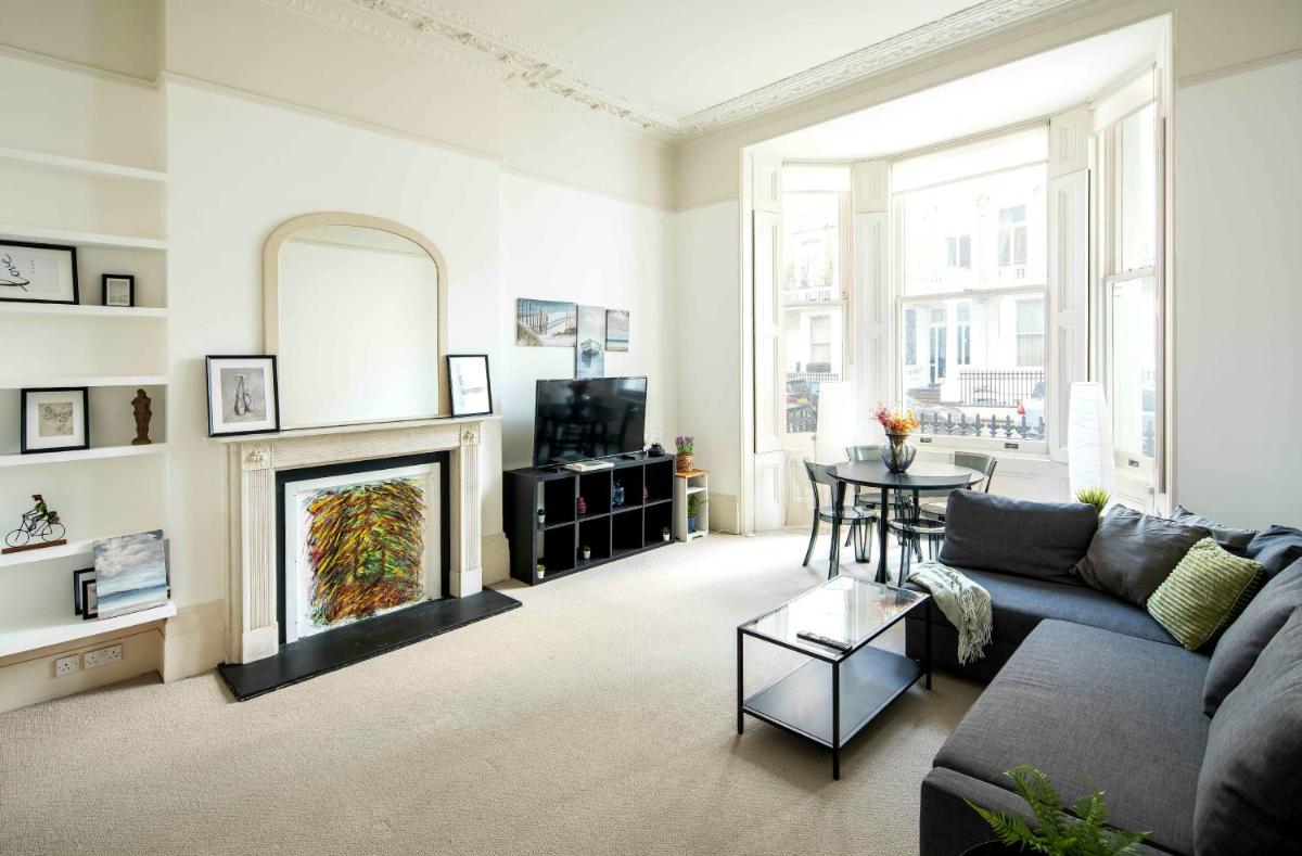 Remarkable 2-Bed Apartment in London - image 5