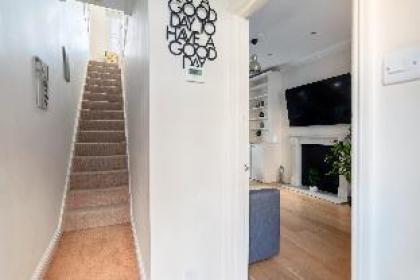 Beautiful 4 Bedroom House near Paddington Station