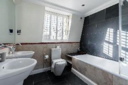 Beautiful 4 Bedroom House near Paddington Station - image 16