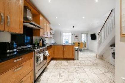 Beautiful 4 Bedroom House near Paddington Station - image 4