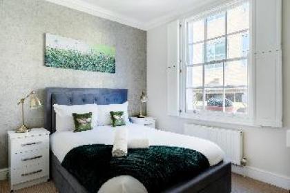 Beautiful 4 Bedroom House near Paddington Station - image 9