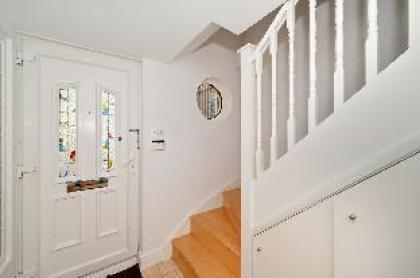 Enchanting 4Bed Detached House near Little Venice - image 10