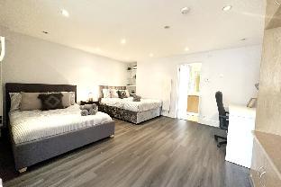 Enchanting 4Bed Detached House near Little Venice - image 6