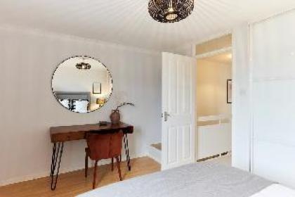 The Chiswick Escape - Lovely 2BDR House with Garden - image 14