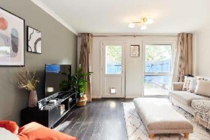 The Chiswick Escape - Lovely 2BDR House with Garden - image 20