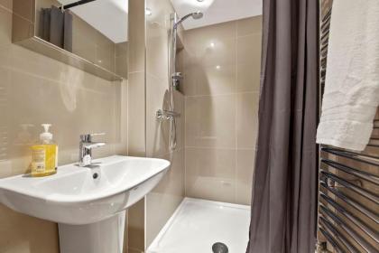 Stylish Apartment in Euston and near Camden with Private Roof Terrace - image 12