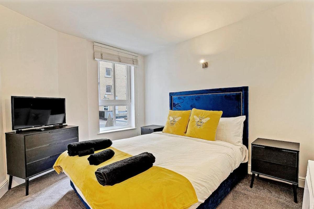 Bright 2 Bed by Tower Bridge with Roof Terrace - image 6