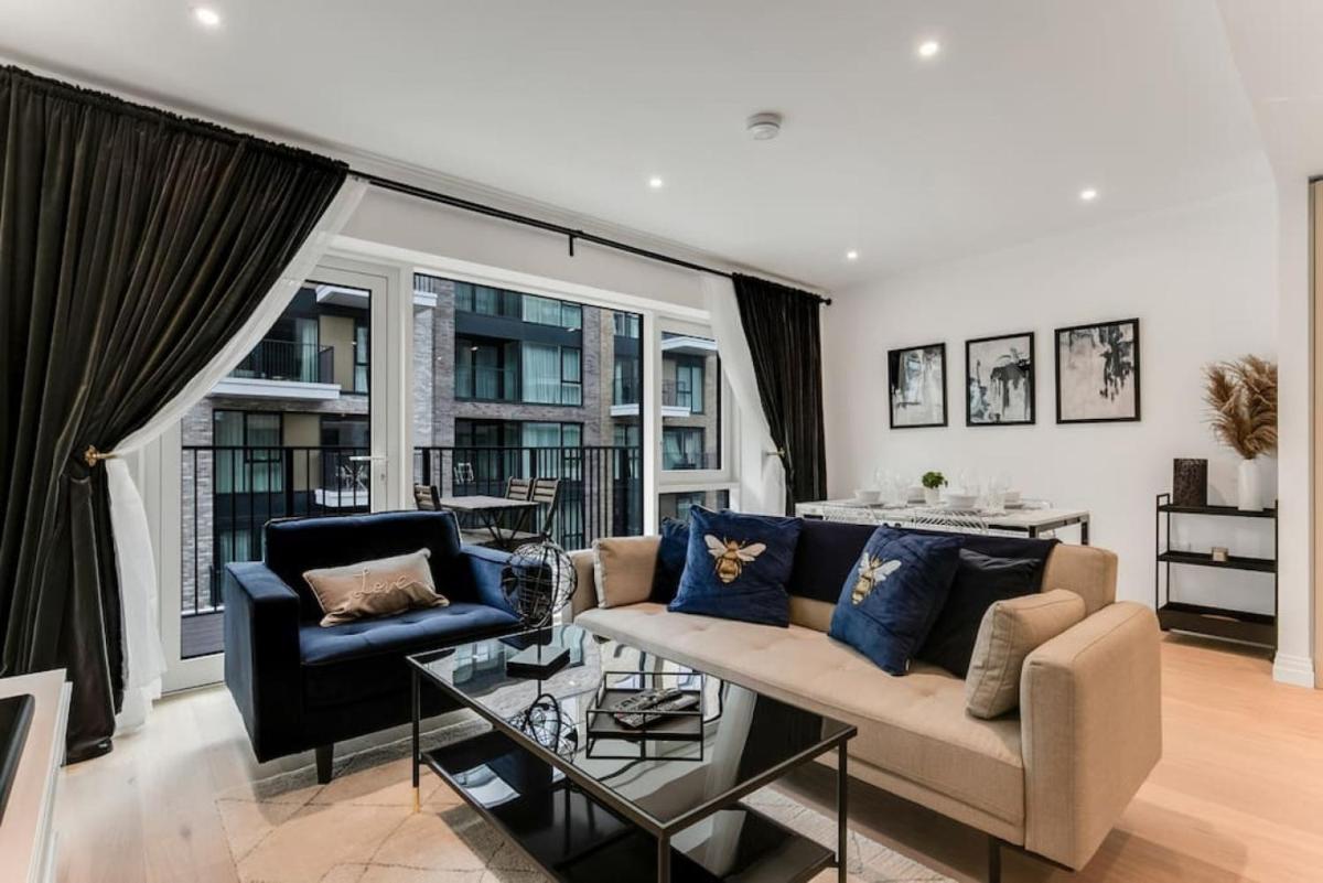 Stunning Chelsea 1bd with Balcony - main image