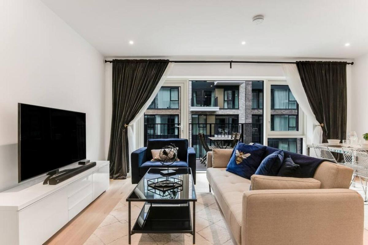 Stunning Chelsea 1bd with Balcony - image 2