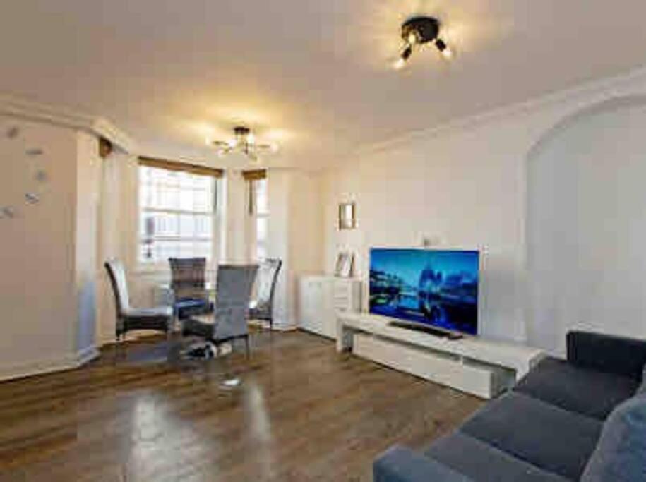 Fitzrovia 2 Bed modern +Lift central London - main image