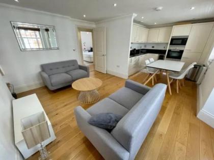 Fitzrovia 2 Bed modern +Lift central London - image 18