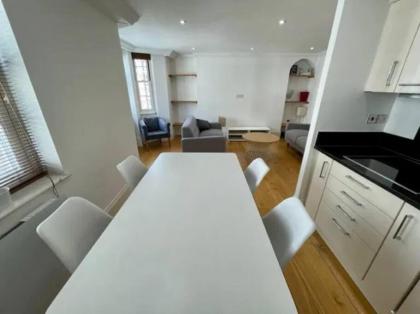 Fitzrovia 2 Bed modern +Lift central London - image 19