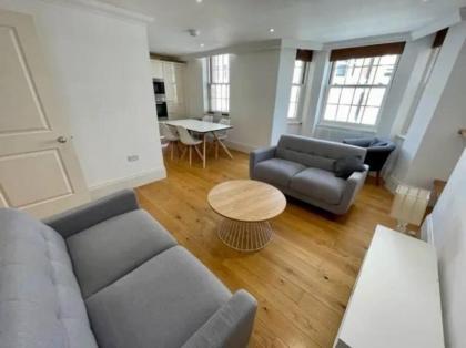 Fitzrovia 2 Bed modern +Lift central London - image 20