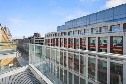 Sleek 2BD Flat wTerrace - 2 Mins from Farringdon! - image 12