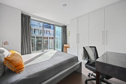 Sleek 2BD Flat wTerrace - 2 Mins from Farringdon! - image 5