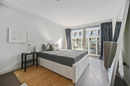 Sleek 2BD Flat wTerrace - 2 Mins from Farringdon! - image 7