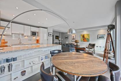 Sleek 2BD Flat wTerrace - 2 Mins from Farringdon! - image 9