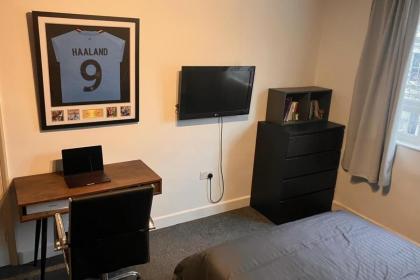 Spacious 1BD Flat - 4 mins to Regent's Canal! - image 6