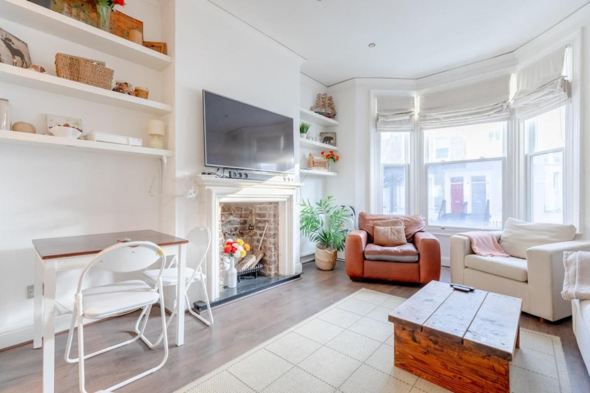 Radiant and Roomy 2BD Flat - Fulham! - main image