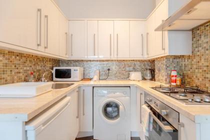 Radiant and Roomy 2BD Flat - Fulham! - image 11