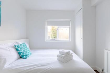 Radiant and Roomy 2BD Flat - Fulham! - image 16