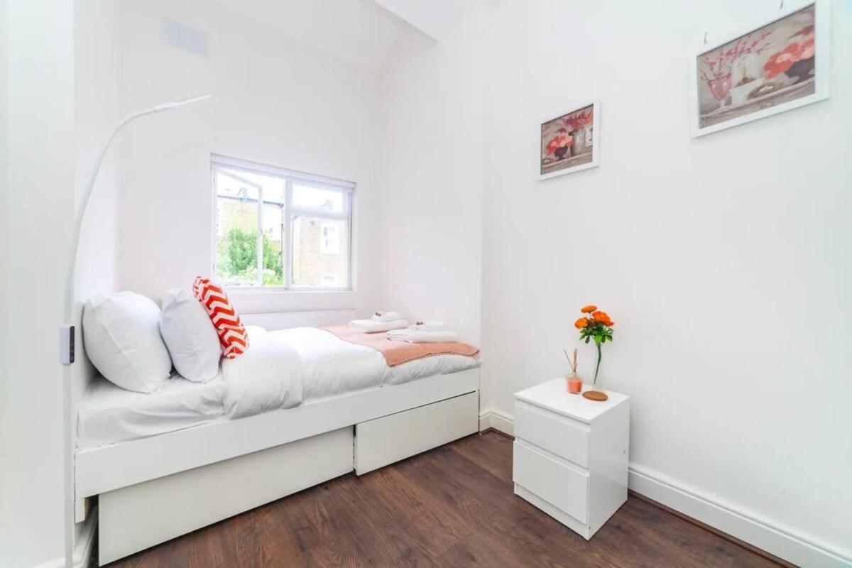 Radiant and Roomy 2BD Flat - Fulham! - image 3