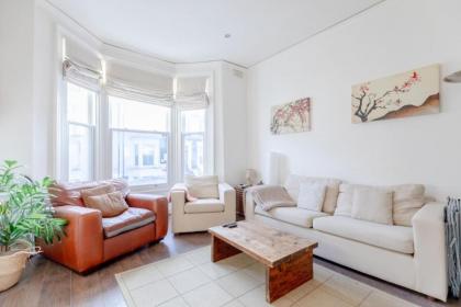 Radiant and Roomy 2BD Flat - Fulham! - image 7