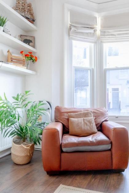 Radiant and Roomy 2BD Flat - Fulham! - image 8