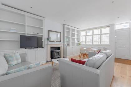 Central & Stylish 2BD Home near Kensington Gardens - image 15