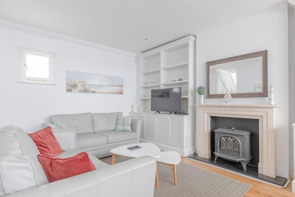 Central & Stylish 2BD Home near Kensington Gardens - image 2