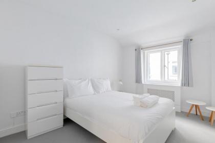 Central & Stylish 2BD Home near Kensington Gardens - image 5