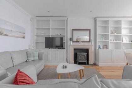 Central & Stylish 2BD Home near Kensington Gardens - image 9