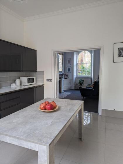 Victorian Apartment on the Famous Essex Rd in Islington - image 19