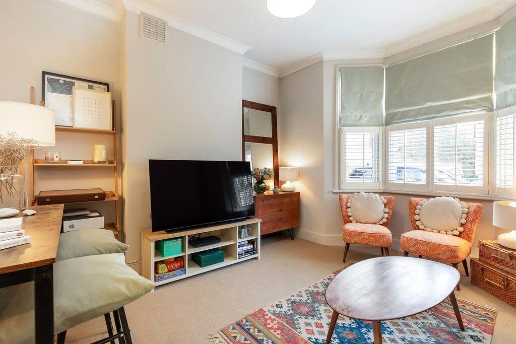 Charming 1BR with Garden in Parsons Green Fulham - main image