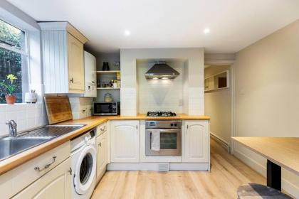 Charming 1BR with Garden in Parsons Green Fulham - image 16