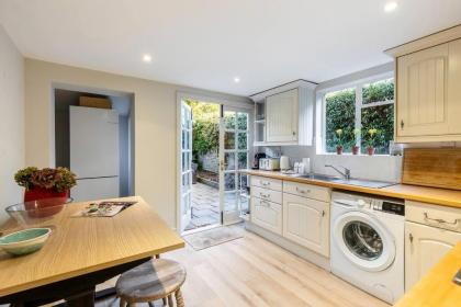 Charming 1BR with Garden in Parsons Green Fulham - image 8