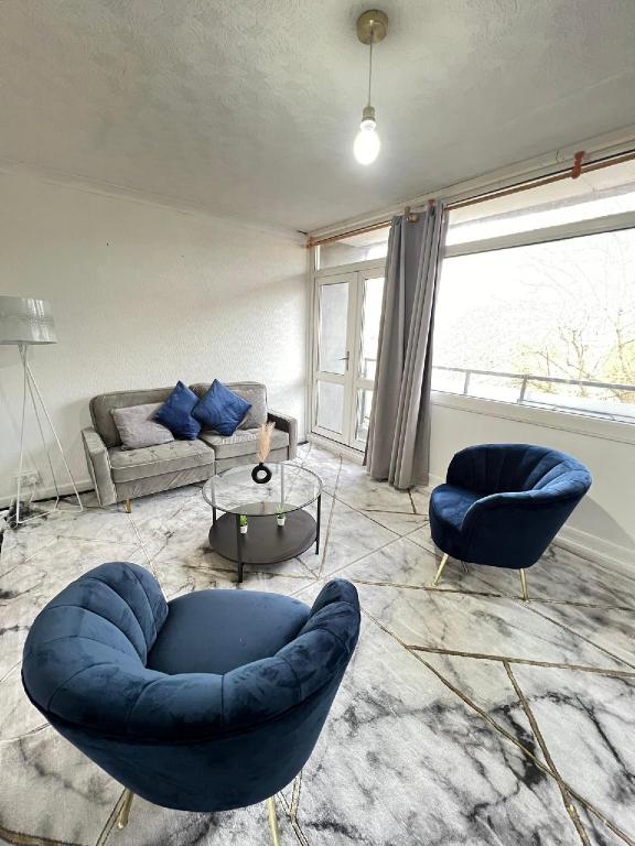 Entire 3 Bedroom Luxury Apartment in London - main image