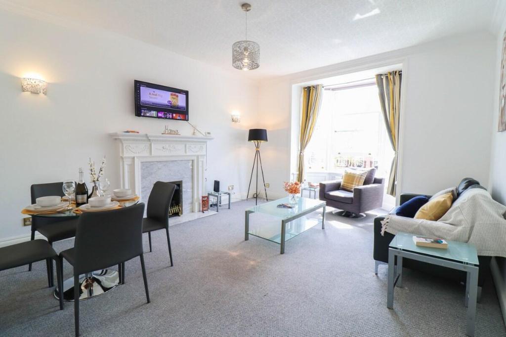 Pearl Paddington - Lovely 2 bed apartment - main image