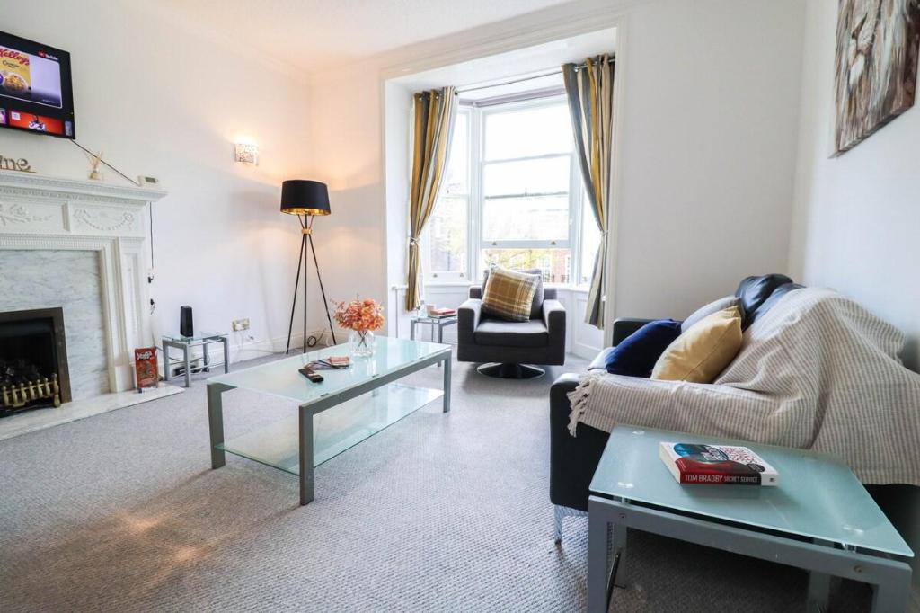 Pearl Paddington - Lovely 2 bed apartment - image 2