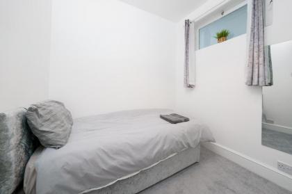 Modern 4-bedroom Apartment in Fulham London - image 7