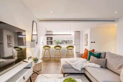 Chic 2-Bedroom Flat with Balcony in the Heart of London Steps from Westfield - image 15