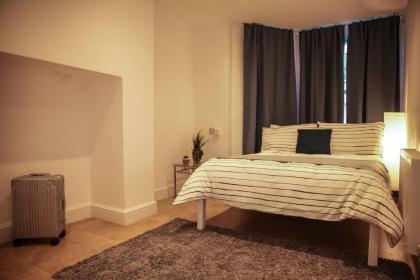 3 bed with amazing garden - image 3