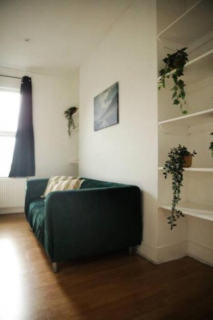 2 bedrooms flat in hammersmith - image 9