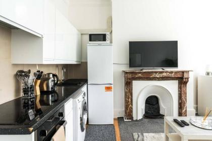 2bed flat west Kensington - image 10