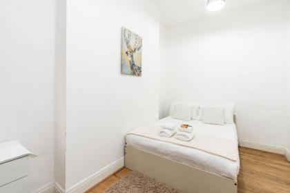 2bed flat west Kensington - image 14